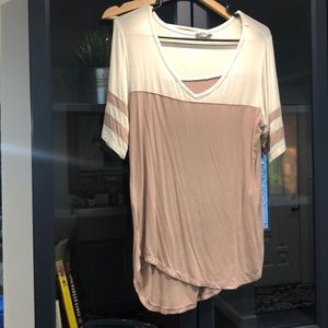 Cute sporty loose fit v-neck t-shirt